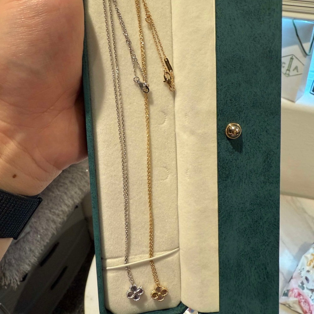 Elegant 18k solid Yellow and White Gold Clover Pendant Necklace